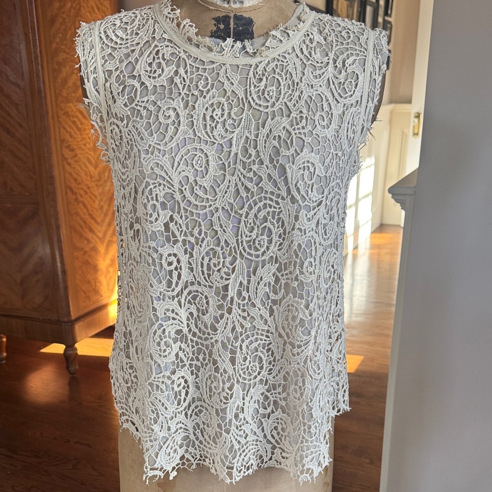Chic Lace Sleeveless Top - White